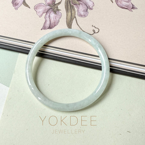 59.8mm A-Grade Natural Light Green Jadeite Traditional Round Slim Cut Bangle No.152082