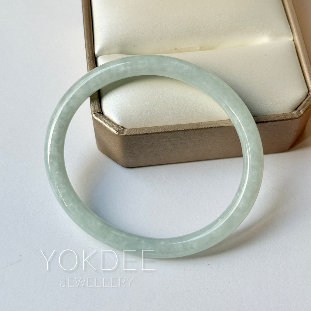 54.9mm A-Grade Natural Light Green Jadeite Traditional Oval Bangle No.152112
