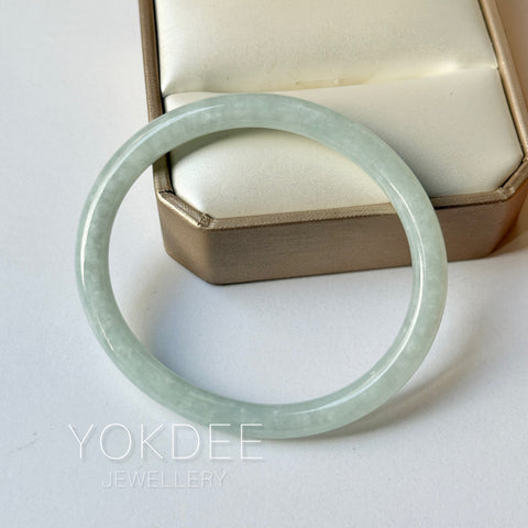 54.9mm A-Grade Natural Light Green Jadeite Traditional Oval Bangle No.152112