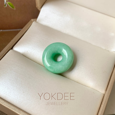 A-Grade Natural Apple Green Jadeite Bagel No.172876
