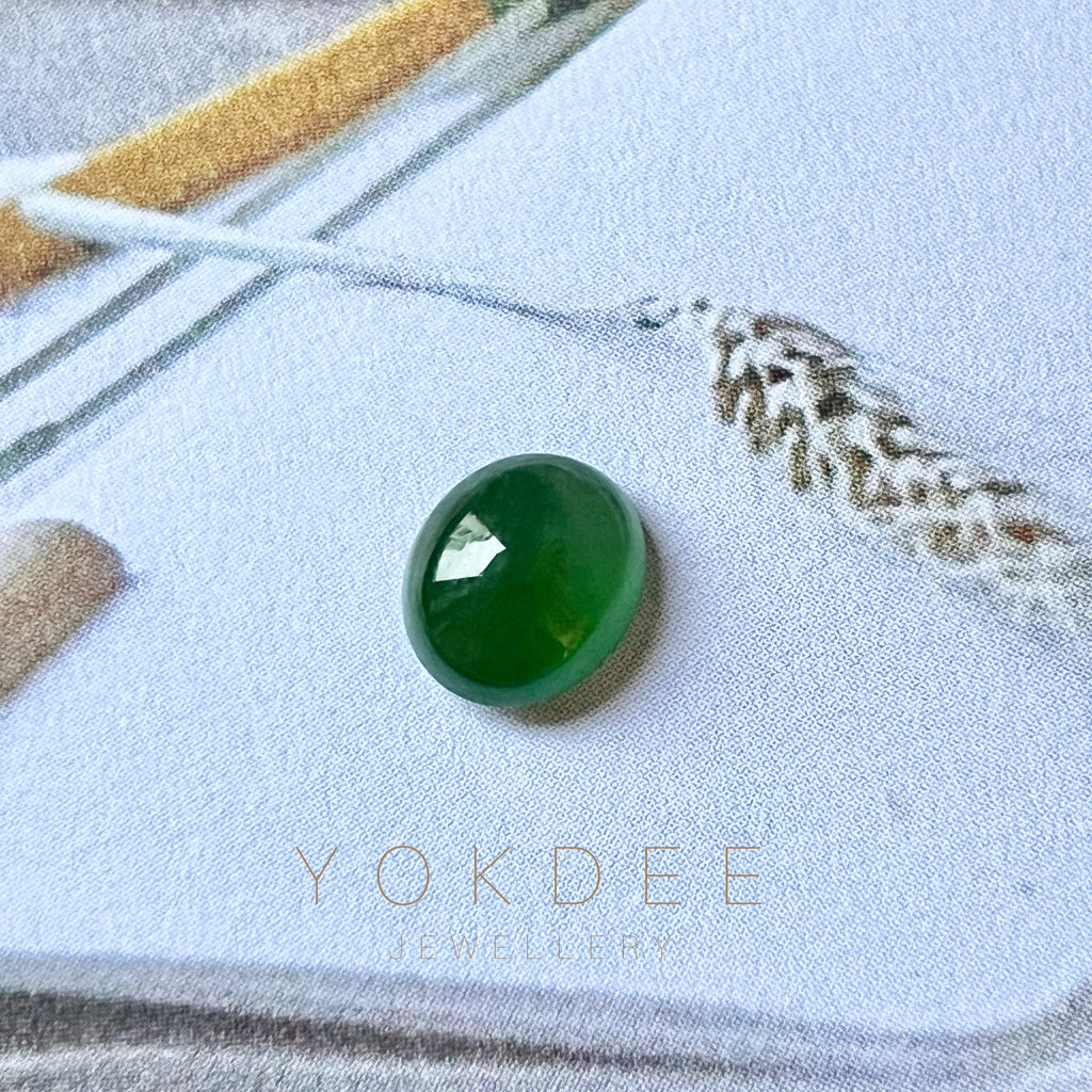 2.9 cts A-Grade Natural Apple Green Jadeite Oval Cabochon No.130101