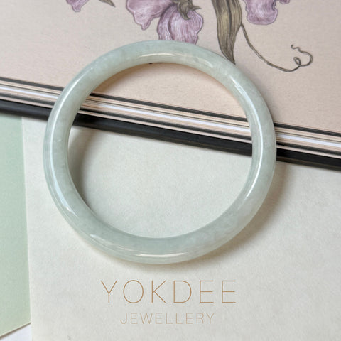 57.2mm A-Grade Natural Light Green Jadeite Traditional Round Bangle No.152084