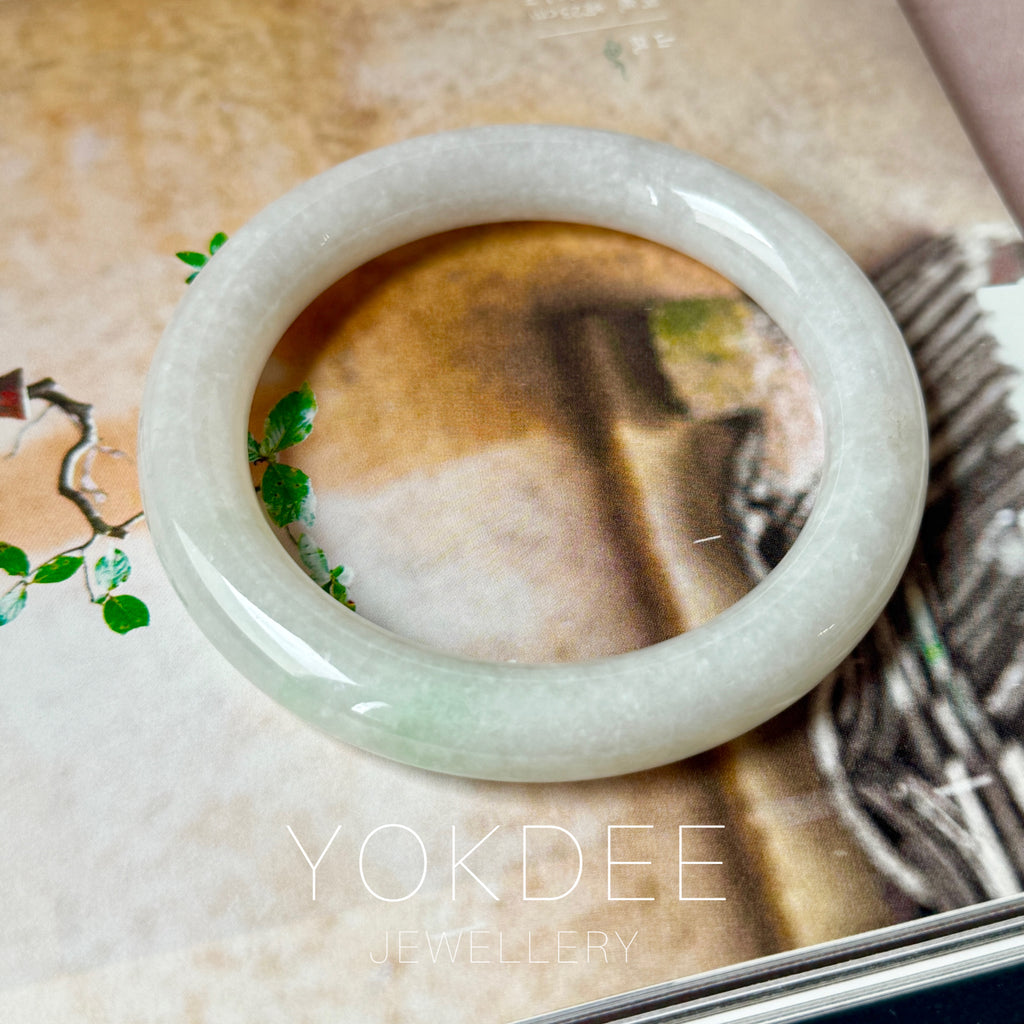 57.8mm A-Grade Natural Lavender Green Jadeite Bold Traditional Round Bangle No. 151578