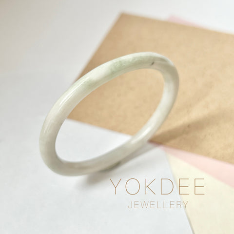 52.5mm A-Grade Natural Lavender Green Jadeite Traditional Oval Bangle No.151776