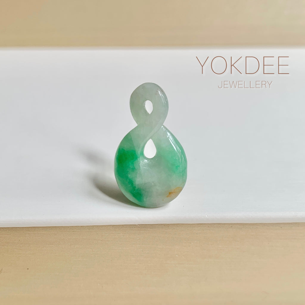 A-Grade Natural Moss On Snow Jadeite Eternity Knot No.8 Pendant No.172588