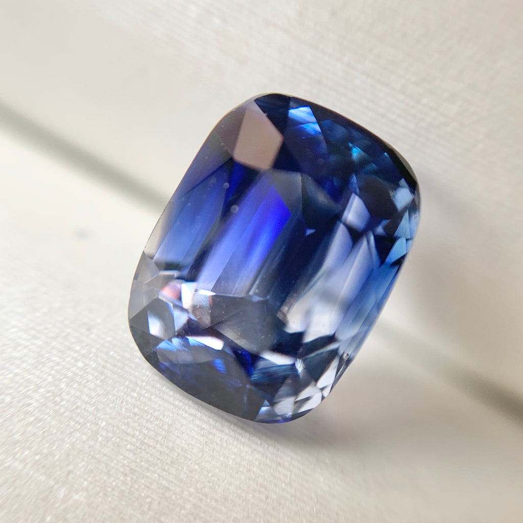 2.21ct Cushion Natural Blue Sapphire No.12010