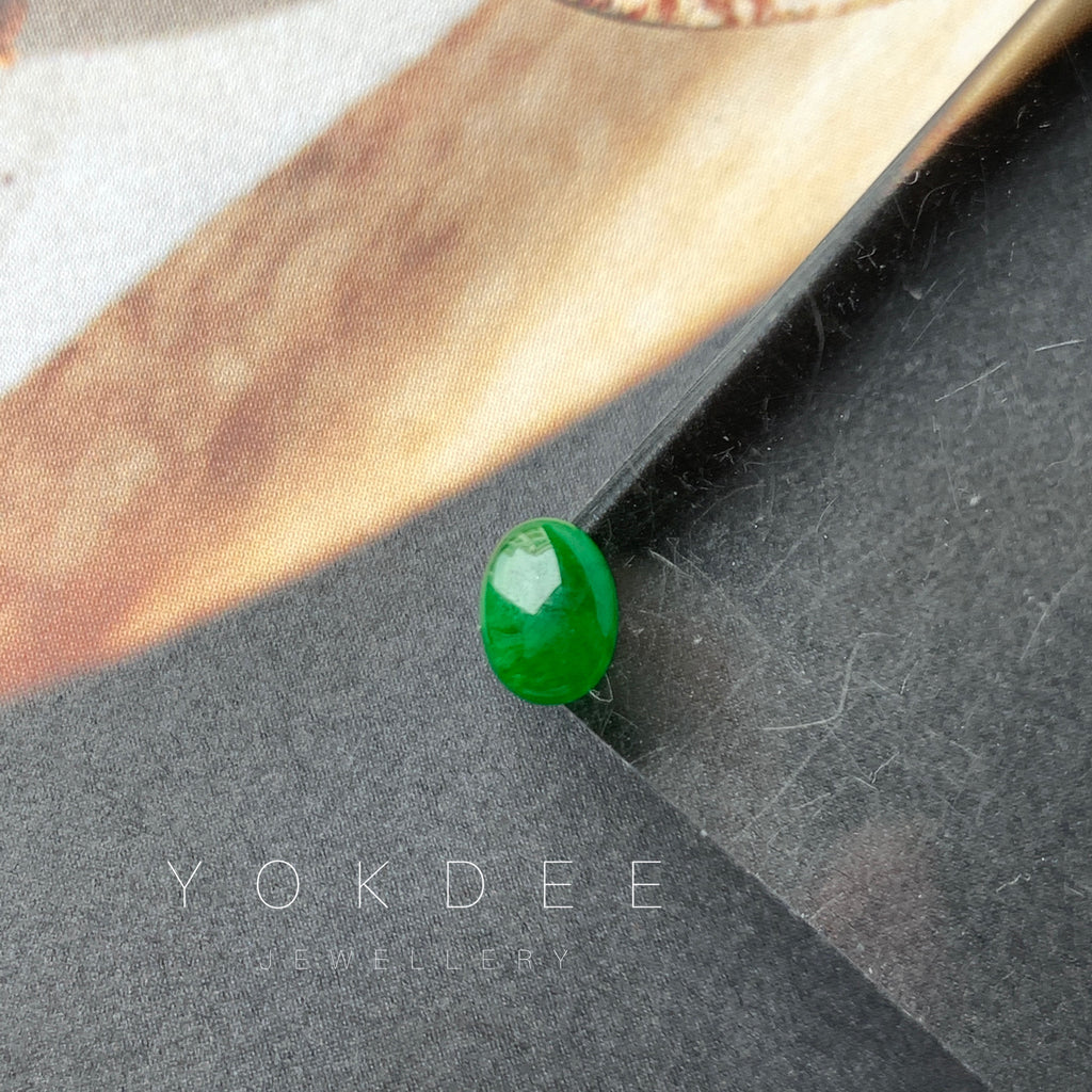 SOLD OUT: 0.5 cts A-Grade Natural Imperial Green Jadeite Oval Cabochon No.130086